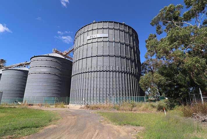 32 Fitzpatrick Street Oakey QLD 4401 - Image 2