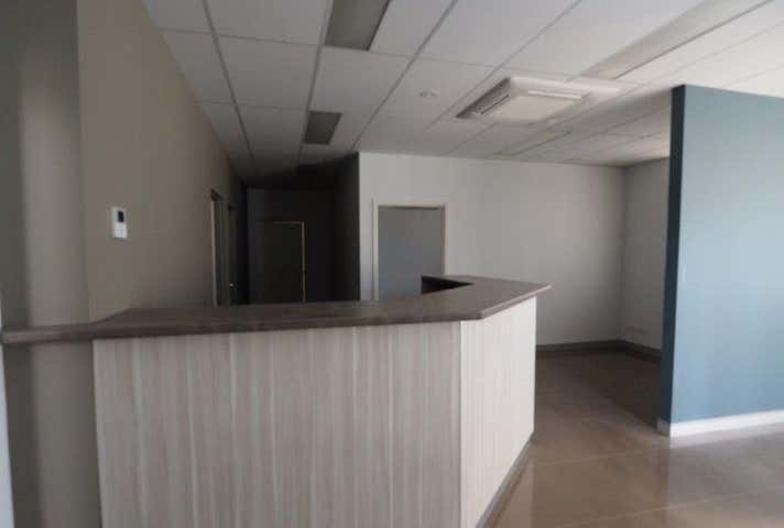 26 Distinction Rd Wangara WA 6065 - Image 8