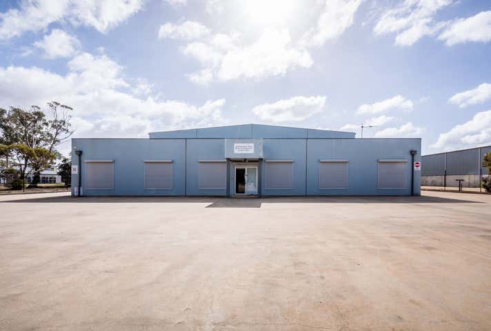 18-20 Kingstag Crescent Edinburgh North SA 5113 - Image 3