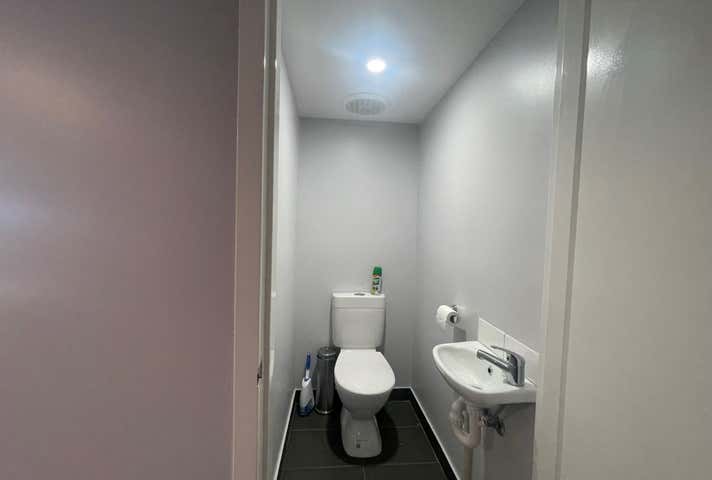 Unit 4, 19 Volcanic Loop Wangara WA 6065 - Image 12