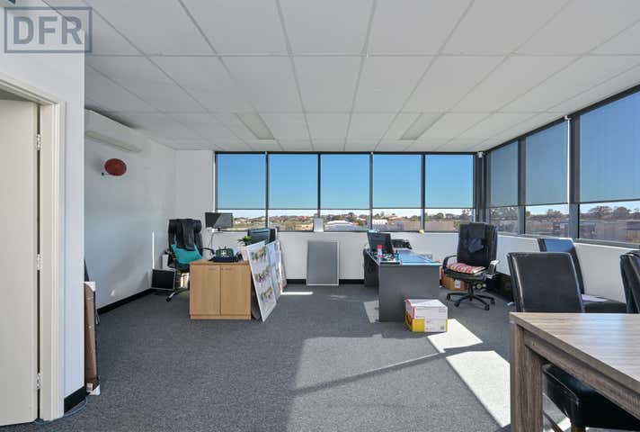 1/11 Simper Road Yangebup WA 6164 - Image 11