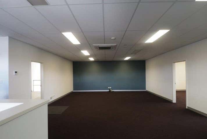 26 Distinction Rd Wangara WA 6065 - Image 14