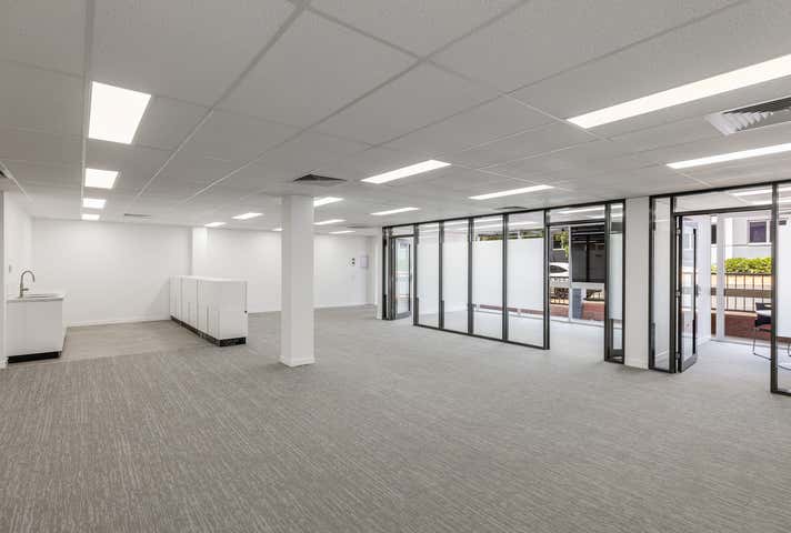 2/160 Hume Street East Toowoomba QLD 4350 - Image 2