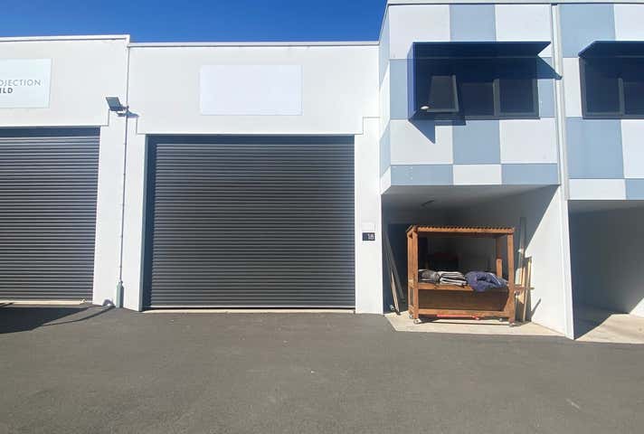 18/7 Waynote Place Unanderra NSW 2526 - Image 1