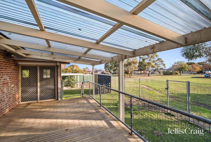 102 Leawarra Crescent Delacombe VIC 3356 - Image 8