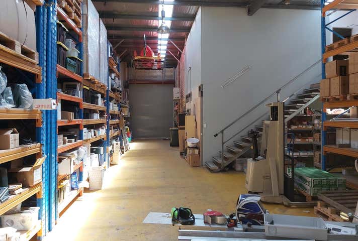 2/8 Pitt Way Booragoon WA 6154 - Image 7