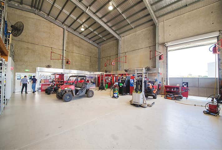 396 Yaamba Road Norman Gardens QLD 4701 - Image 9