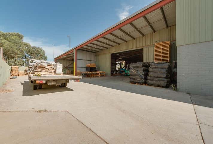 25 Stanhope Gardens Midvale WA 6056 - Image 2