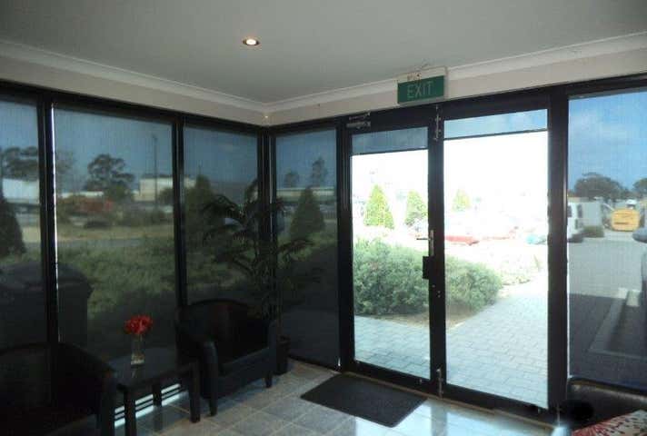 Unit 4, 14 Uppill Pl Wangara WA 6065 - Image 13