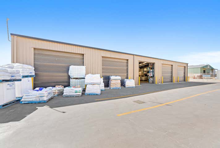 318-320 Anzac Avenue Harristown QLD 4350 - Image 13