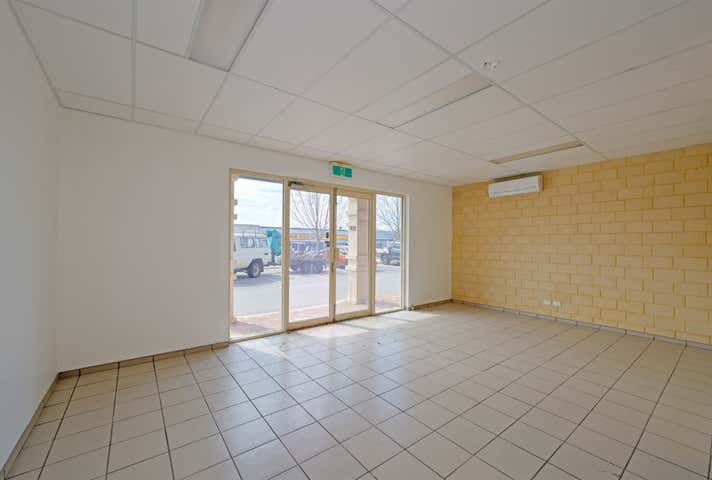 4,2-6 Tulloch Way Canning Vale WA 6155 - Image 7