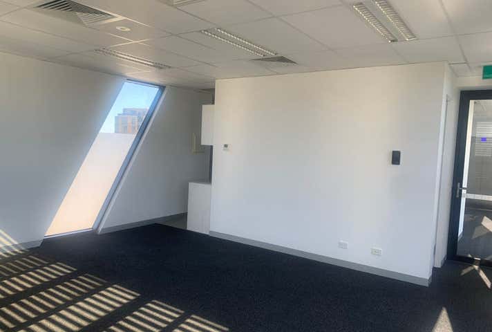 2/02 77 Raleigh Essendon VIC 3040 - Image 2