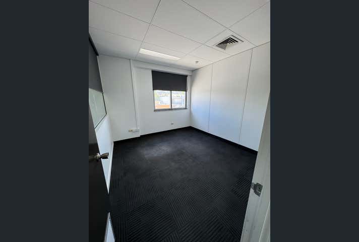 482 Kingsford Smith Drive Hamilton QLD 4007 - Image 11