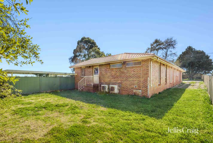 102 Leawarra Crescent Delacombe VIC 3356 - Image 9