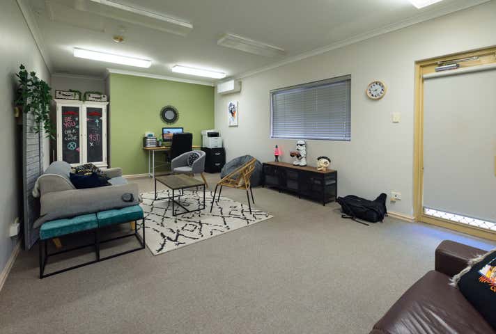 7/3 Benjamin Way Rockingham WA 6168 - Image 2