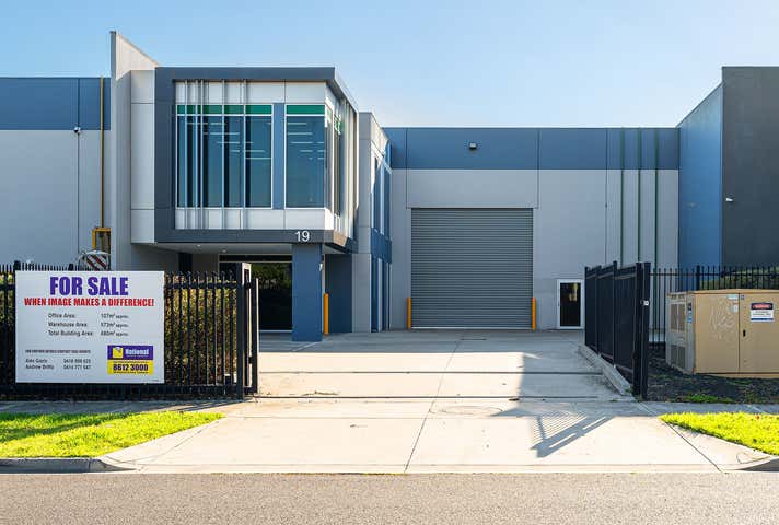 19 Latitude Boulevard Thomastown VIC 3074 - Image 1