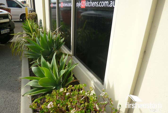 4/21 Warman Street Neerabup WA 6031 - Image 4