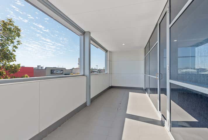 9/13 Hobsons Gate Currambine WA 6028 - Image 11