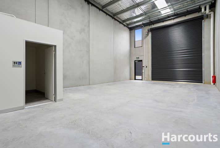 8 Treasure Court Cranbourne West VIC 3977 - Image 5