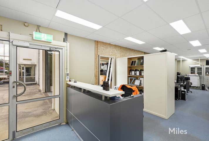 3/18-20 Redland Drive Mitcham VIC 3132 - Image 2