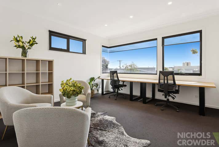 2/18 Diane Street Mornington VIC 3931 - Image 6