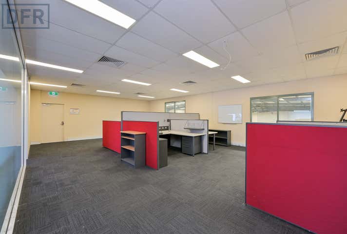 49 Howson Way Bibra Lake WA 6163 - Image 17