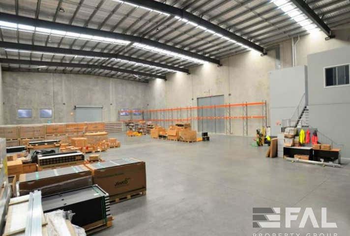 105 Corymbia Place Parkinson QLD 4115 - Image 3