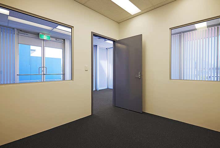 1/7 Mallaig Way Canning Vale WA 6155 - Image 9