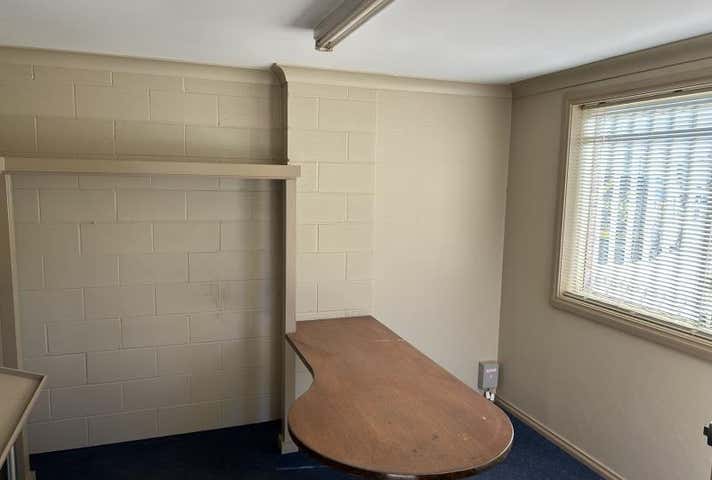 19 Elsham Avenue Orange NSW 2800 - Image 7