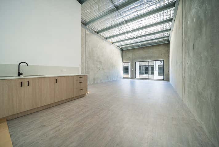 12/3 Rudman Parade Burleigh Heads QLD 4220 - Image 4