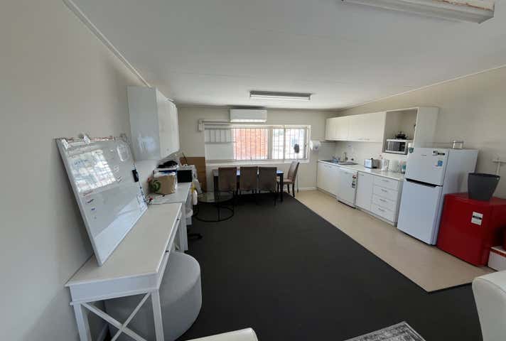 1/73 Redcliffe Parade Redcliffe QLD 4020 - Image 4