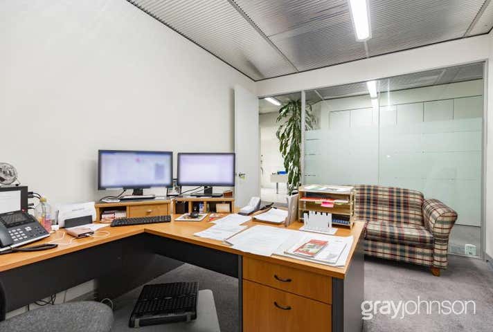 2/11 Beach Street Port Melbourne VIC 3207 - Image 8