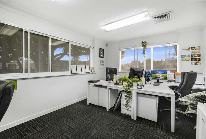 2 Kalimna Drive Broadbeach Waters QLD 4218 - Image 15