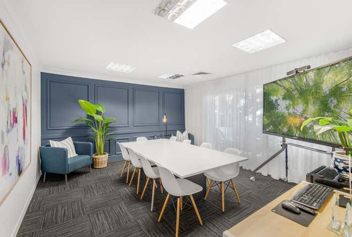 2 Kalimna Drive Broadbeach Waters QLD 4218 - Image 12