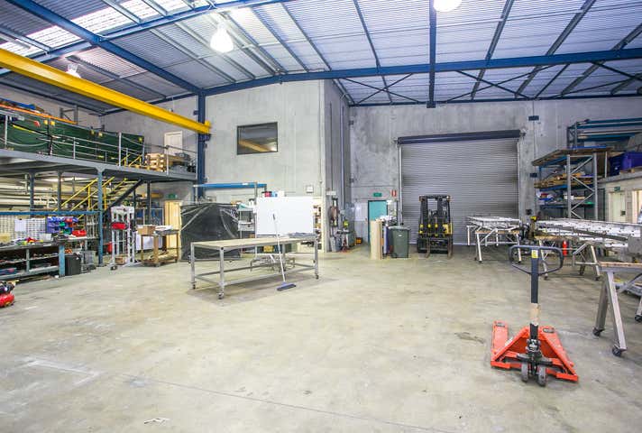 7 Tacoma Circuit Canning Vale WA 6155 - Image 6