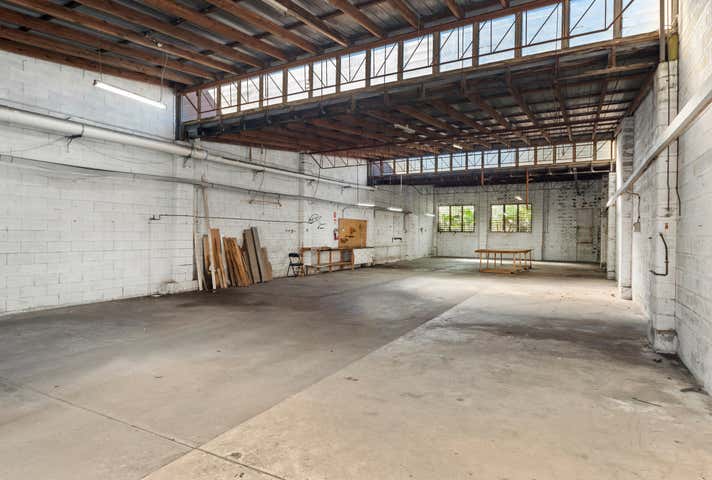 8 Hillcrest Parade Miami QLD 4220 - Image 11