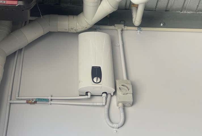 Unit 4, 19 Volcanic Loop Wangara WA 6065 - Image 9