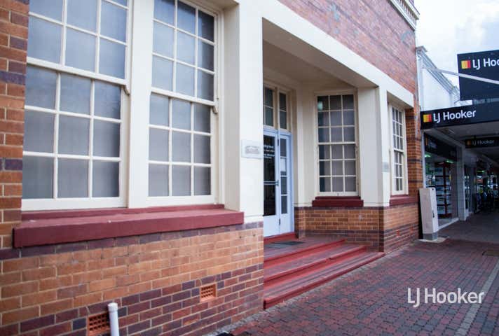 72 McDowall Street Roma QLD 4455 - Image 2