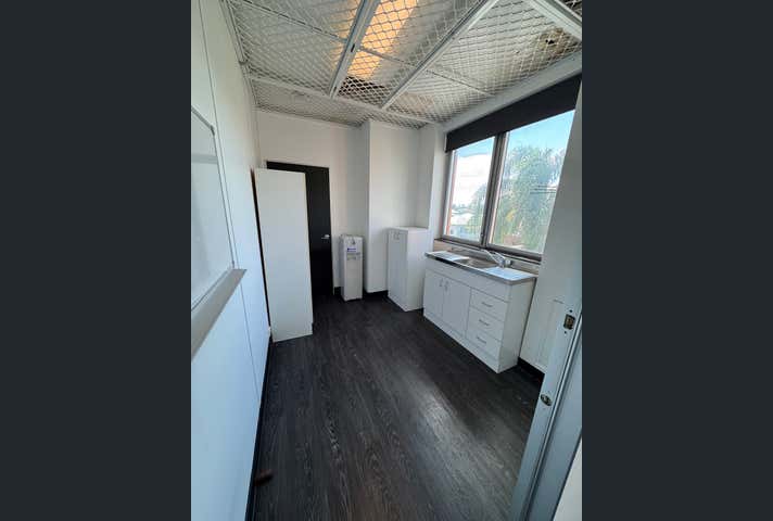 482 Kingsford Smith Drive Hamilton QLD 4007 - Image 16