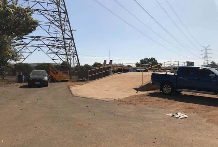 33 Rothschild Place Midvale WA 6056 - Image 11