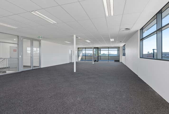 9/13 Hobsons Gate Currambine WA 6028 - Image 8