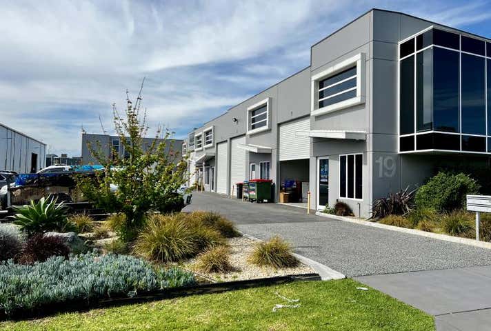 3/19 Mills Road Braeside VIC 3195 - Image 2