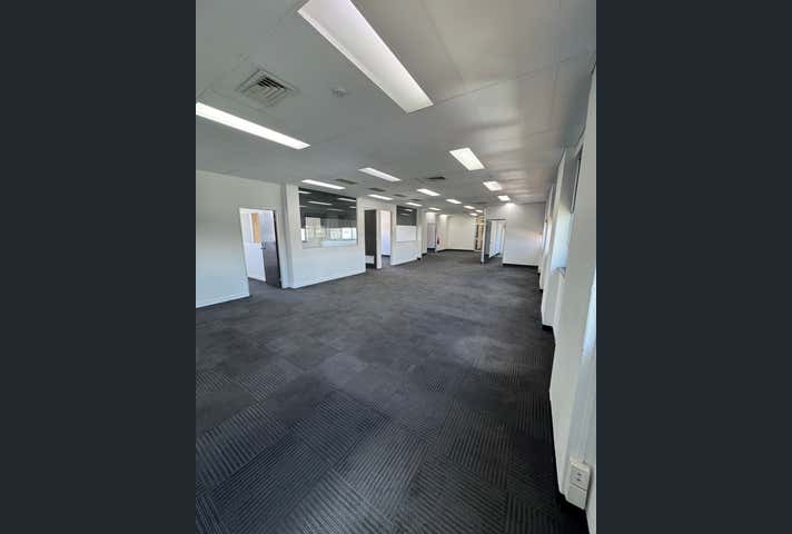 482 Kingsford Smith Drive Hamilton QLD 4007 - Image 9