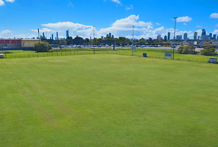 18 Fairway Drive Clear Island Waters QLD 4226 - Image 16