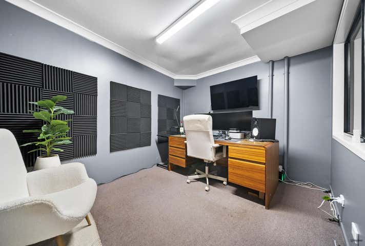 1/4 Flagstone Drive Burleigh Heads QLD 4220 - Image 2