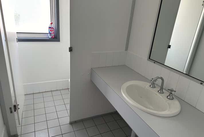 5b/9 Bideford Street Torquay QLD 4655 - Image 5