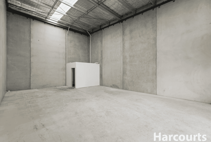 8 Treasure Court Cranbourne West VIC 3977 - Image 4