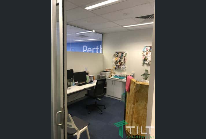 7E/817 Beeliar Drive Cockburn Central WA 6164 - Image 10