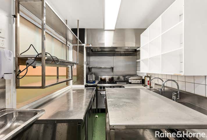 10/24-26 Queensland Avenue Broadbeach QLD 4218 - Image 8