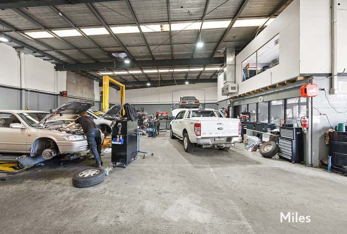 3/11 Silver Street Eltham VIC 3095 - Image 2